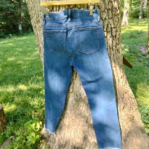 ⬇️ Price Drop!⬇️ Ann Taylor Straight Crop jean in size 6